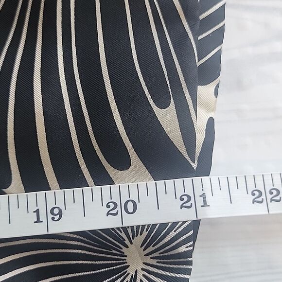 An Original Milly Of New York Elegant Black and Cream  Women's Top Size 2 - Picture 13 of 13